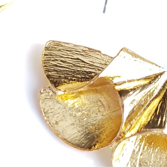 New! Zara Fan Earrings - Picture 4 of 15